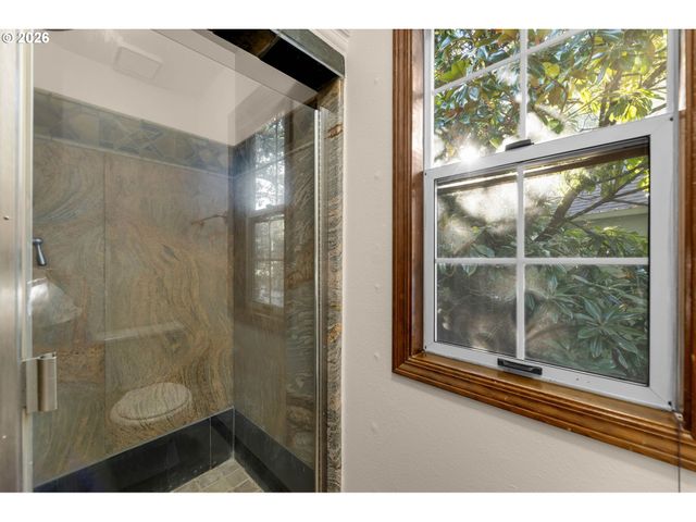 17973 SAINT CLAIR Dr, Lake Oswego, OR 97034