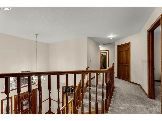 17973 SAINT CLAIR Dr, Lake Oswego, OR 97034