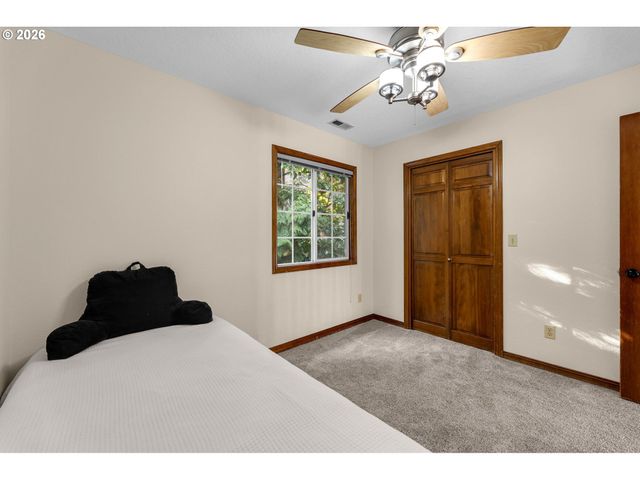 17973 SAINT CLAIR Dr, Lake Oswego, OR 97034