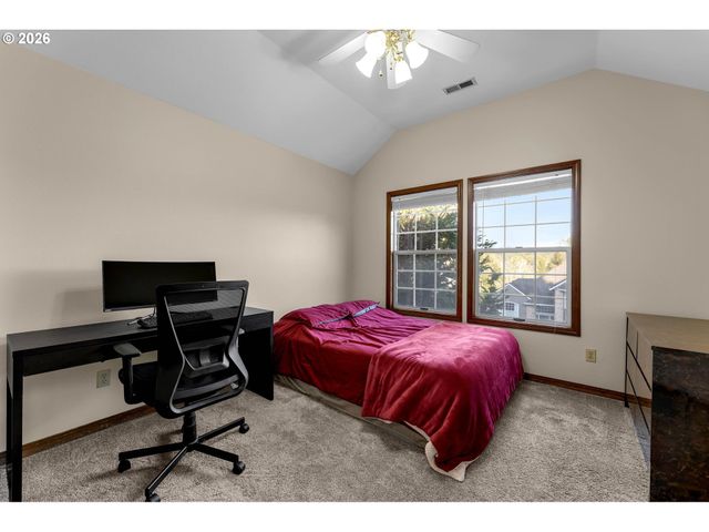 17973 SAINT CLAIR Dr, Lake Oswego, OR 97034