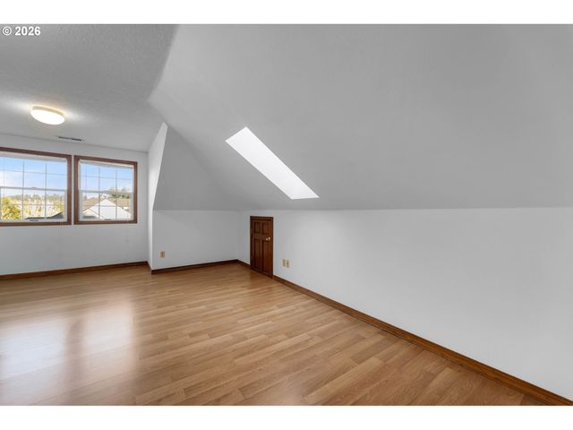 17973 SAINT CLAIR Dr, Lake Oswego, OR 97034