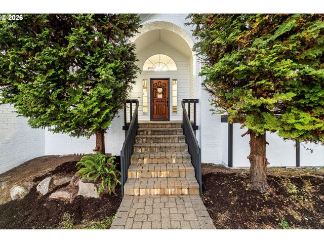 17973 SAINT CLAIR Dr, Lake Oswego, OR 97034