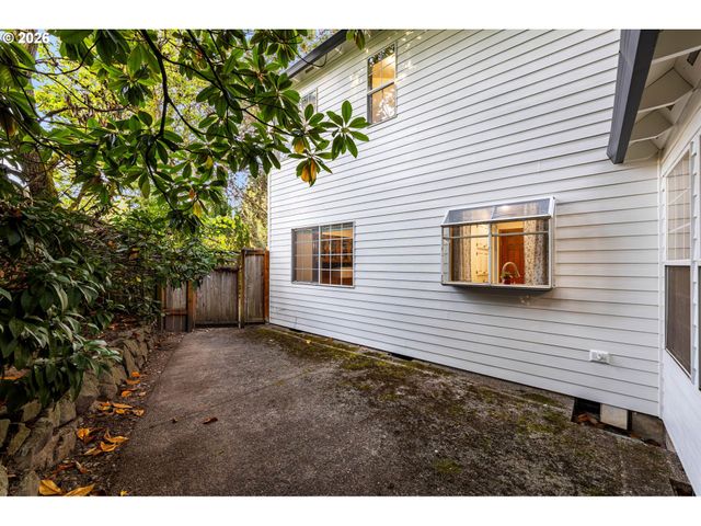 17973 SAINT CLAIR Dr, Lake Oswego, OR 97034