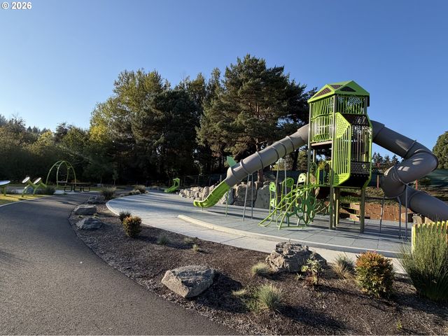 17973 SAINT CLAIR Dr, Lake Oswego, OR 97034