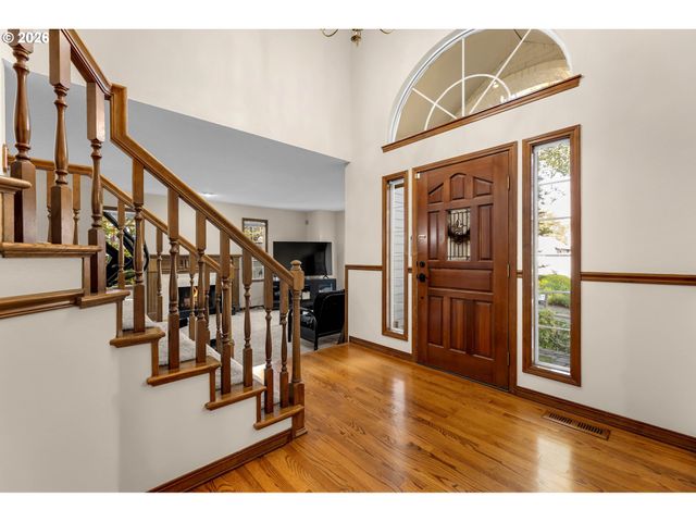 17973 SAINT CLAIR Dr, Lake Oswego, OR 97034