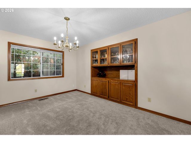 17973 SAINT CLAIR Dr, Lake Oswego, OR 97034