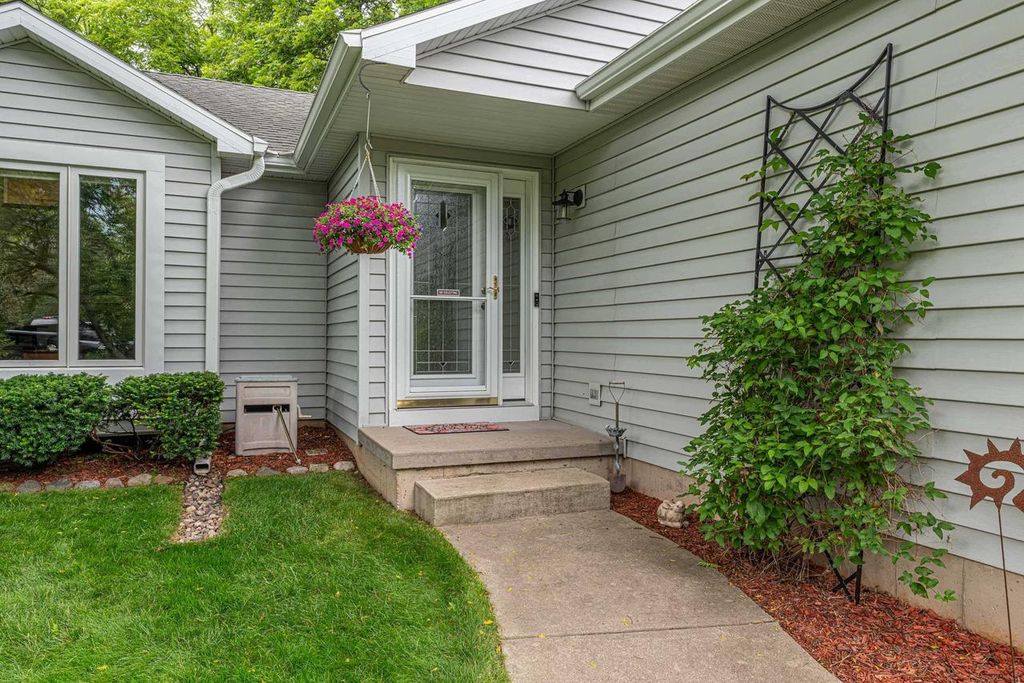 7549 W Village Crest Drive, Madison, WI 53719