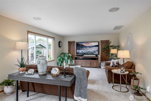 8214 70th Avenue Ct E, Puyallup, WA 98371