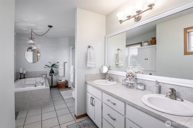 8214 70th Avenue Ct E, Puyallup, WA 98371