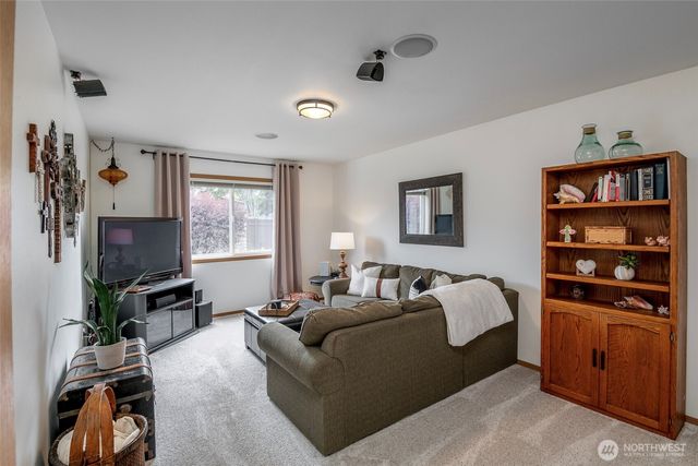 8214 70th Avenue Ct E, Puyallup, WA 98371