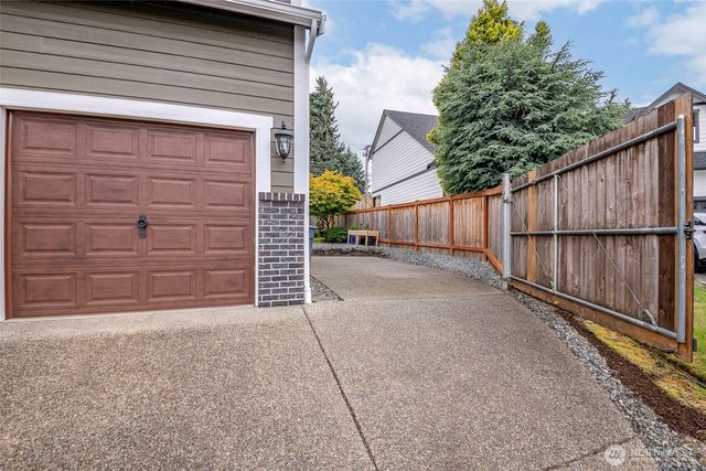 8214 70th Avenue Ct E, Puyallup, WA 98371
