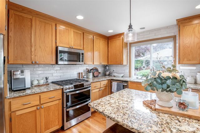 8214 70th Avenue Ct E, Puyallup, WA 98371