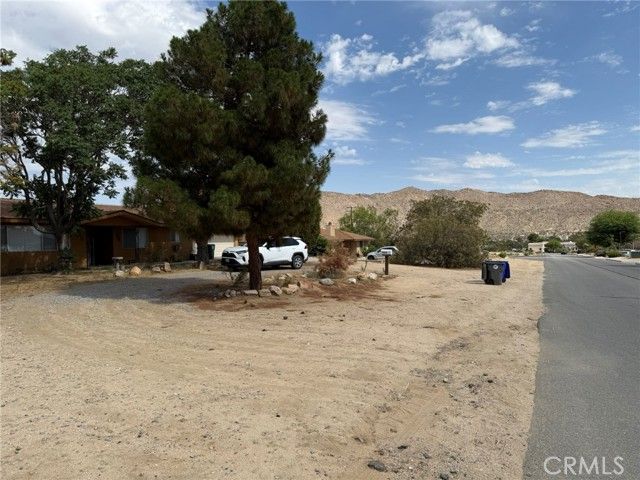 7344 Palm Avenue, Yucca Valley, CA 92284