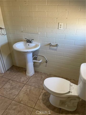 7344 Palm Avenue, Yucca Valley, CA 92284