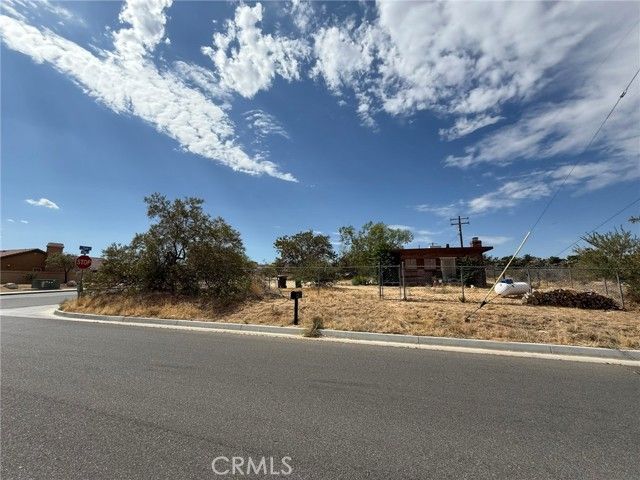 7344 Palm Avenue, Yucca Valley, CA 92284