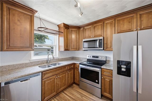 8450 Lynn River RD, Norfolk, VA 23503