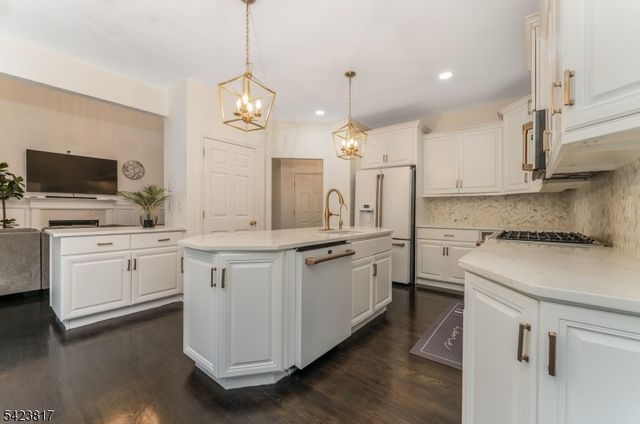 722 County Road 579, Raritan Twp., NJ 08822