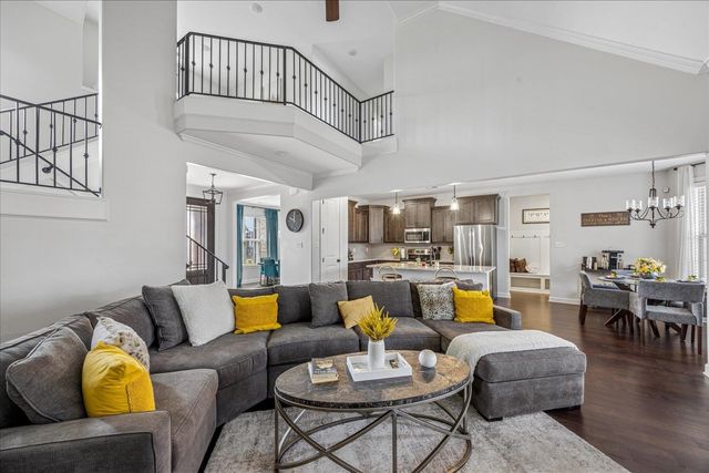 9758 WOODLAND SLOPE DR, Cordova, TN 38018