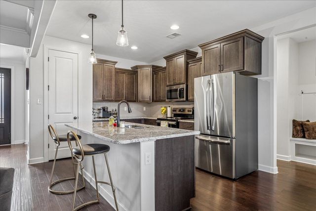 9758 WOODLAND SLOPE DR, Cordova, TN 38018