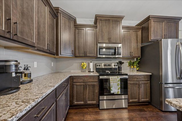 9758 WOODLAND SLOPE DR, Cordova, TN 38018