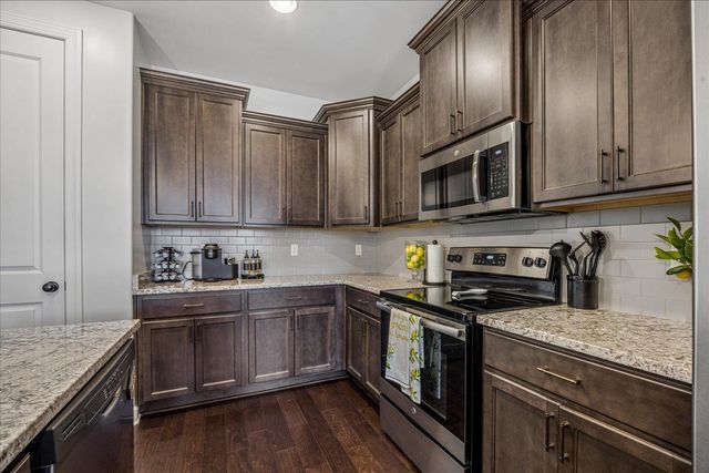 9758 WOODLAND SLOPE DR, Cordova, TN 38018