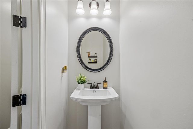 9758 WOODLAND SLOPE DR, Cordova, TN 38018