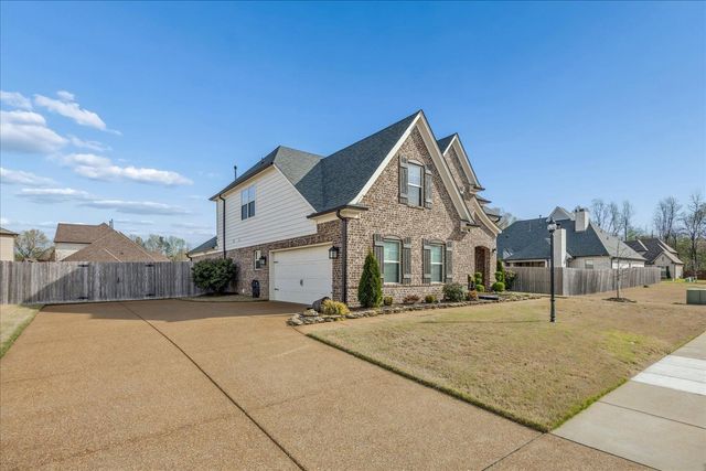9758 WOODLAND SLOPE DR, Cordova, TN 38018