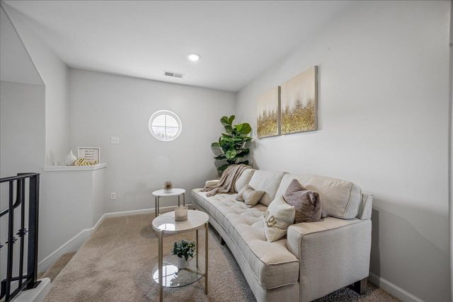 9758 WOODLAND SLOPE DR, Cordova, TN 38018