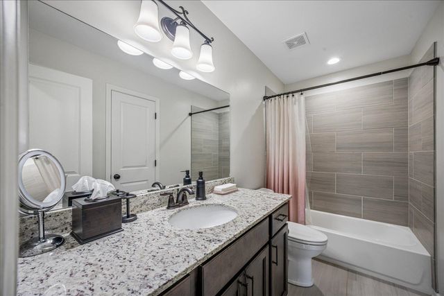 9758 WOODLAND SLOPE DR, Cordova, TN 38018