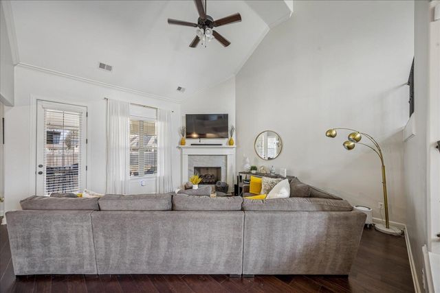 9758 WOODLAND SLOPE DR, Cordova, TN 38018