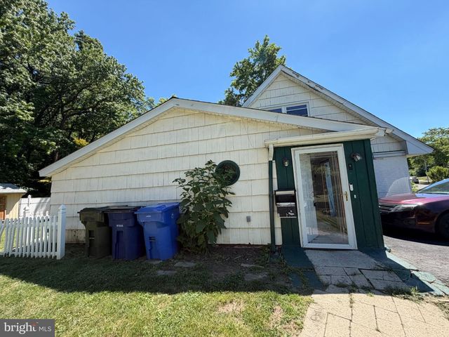 5 PASTORAL LN, Willingboro, NJ 08046