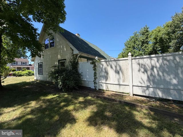 5 PASTORAL LN, Willingboro, NJ 08046