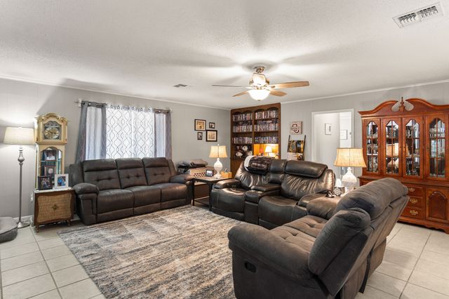 2293 An County Road 359, Palestine, TX 75803