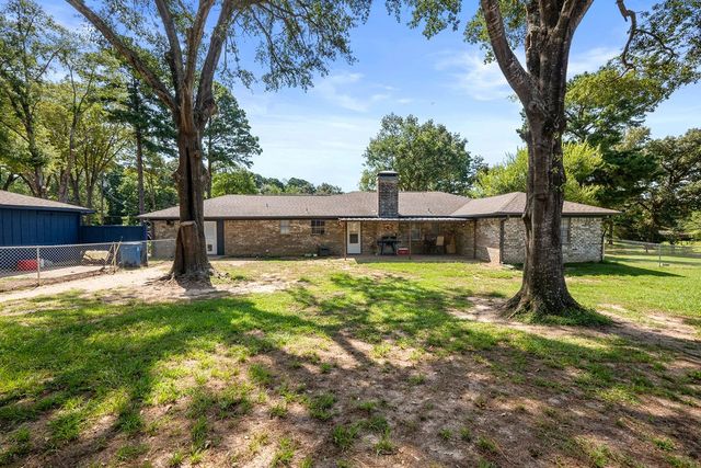 2293 An County Road 359, Palestine, TX 75803