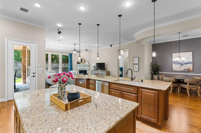 7 Brakendale Place, Spring, TX 77389