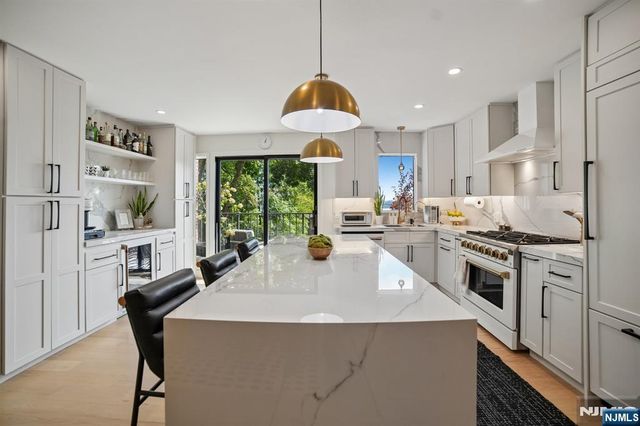 25 Yorkview Drive CN, Edgewater, NJ 07020