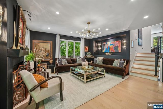 25 Yorkview Drive CN, Edgewater, NJ 07020