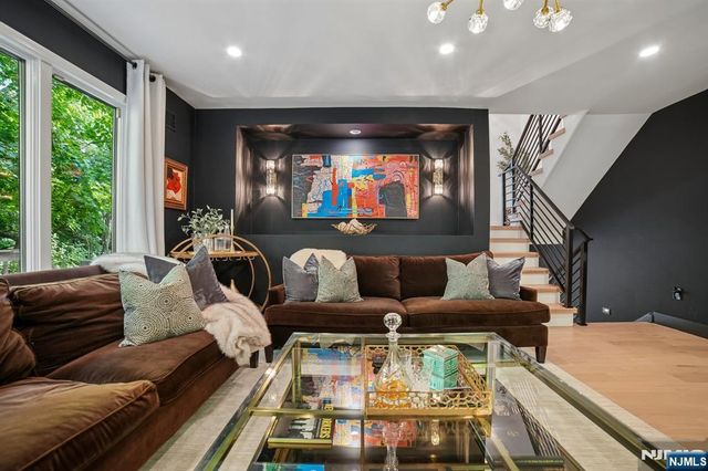 25 Yorkview Drive CN, Edgewater, NJ 07020