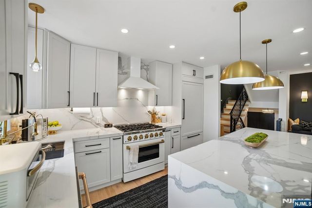 25 Yorkview Drive CN, Edgewater, NJ 07020