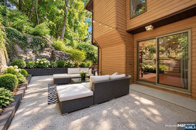 25 Yorkview Drive CN, Edgewater, NJ 07020