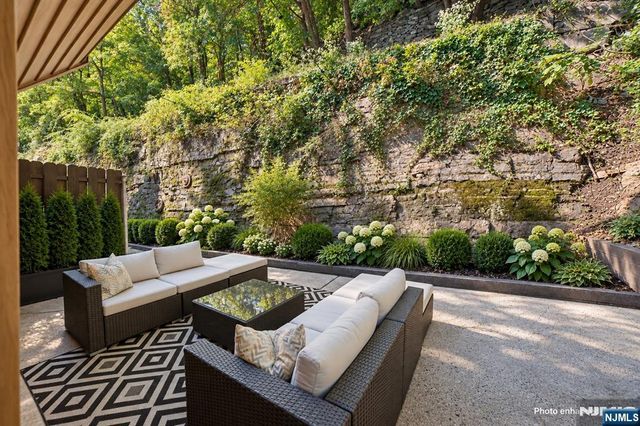 25 Yorkview Drive CN, Edgewater, NJ 07020