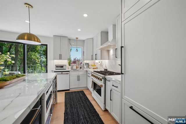 25 Yorkview Drive CN, Edgewater, NJ 07020