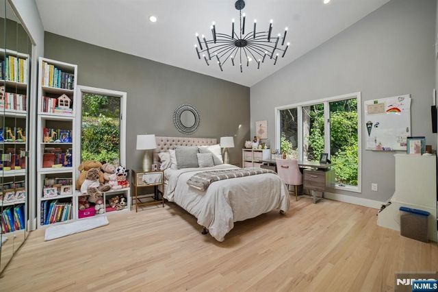 25 Yorkview Drive CN, Edgewater, NJ 07020