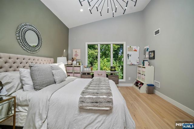 25 Yorkview Drive CN, Edgewater, NJ 07020