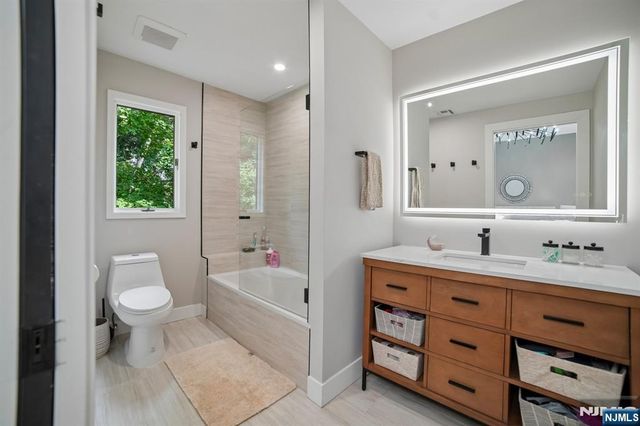 25 Yorkview Drive CN, Edgewater, NJ 07020