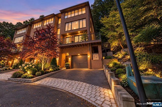 25 Yorkview Drive CN, Edgewater, NJ 07020