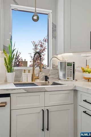 25 Yorkview Drive CN, Edgewater, NJ 07020