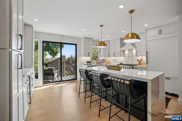 25 Yorkview Drive CN, Edgewater, NJ 07020