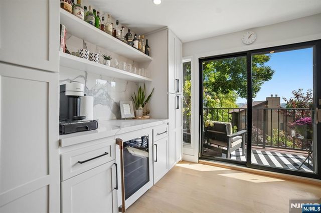 25 Yorkview Drive CN, Edgewater, NJ 07020