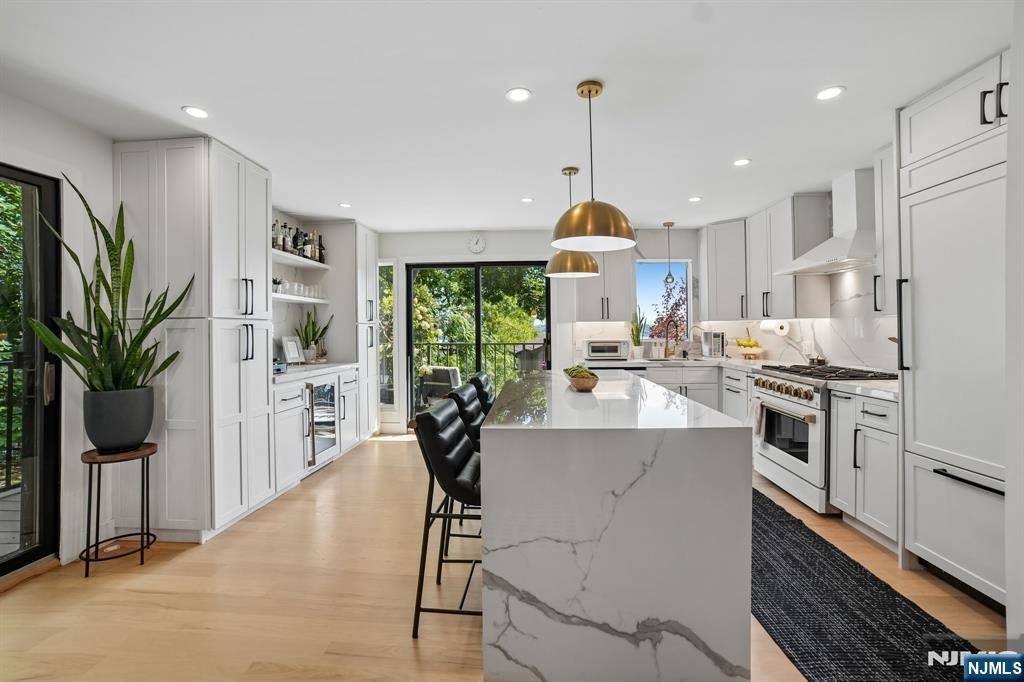 25 Yorkview Drive CN, Edgewater, NJ 07020